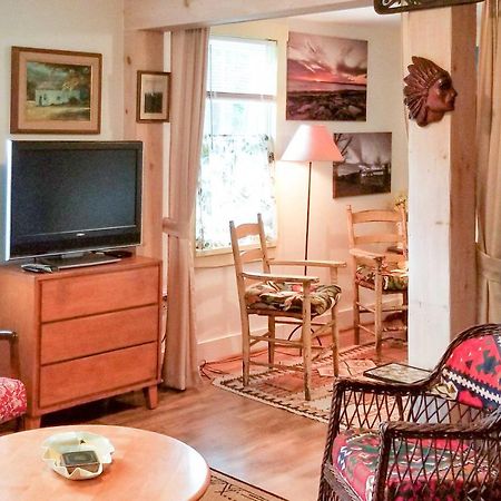 Rustic-Chic Cottage With Yard And Grill - Near Hiking! ノースフィールド エクステリア 写真