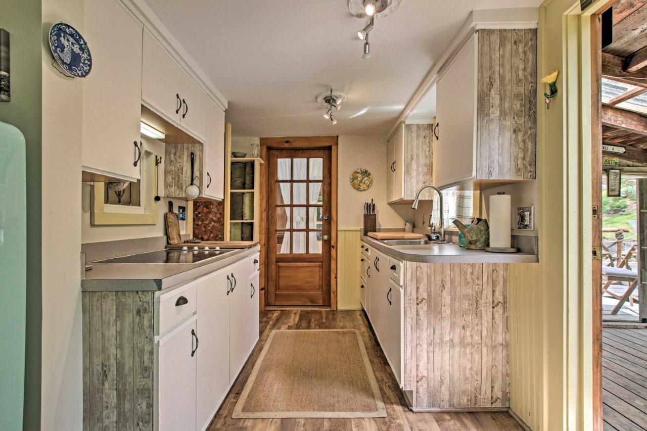 Rustic-Chic Cottage With Yard And Grill - Near Hiking! ノースフィールド エクステリア 写真