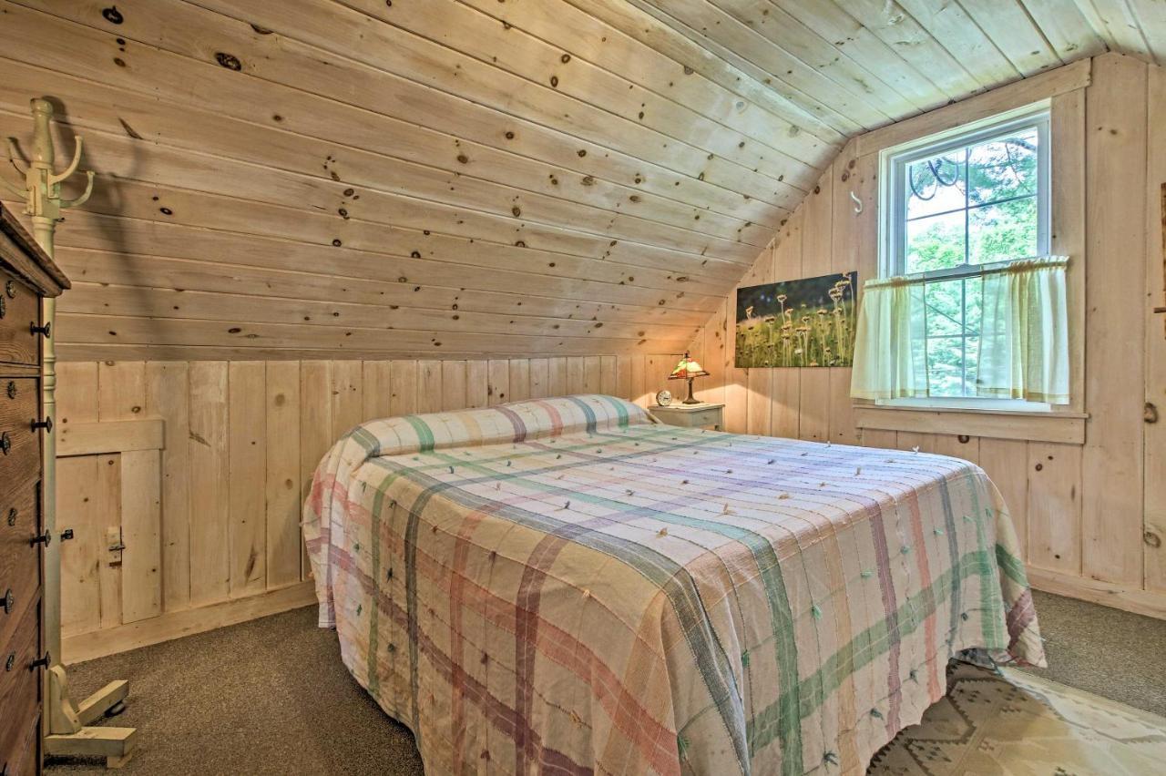 Rustic-Chic Cottage With Yard And Grill - Near Hiking! ノースフィールド エクステリア 写真