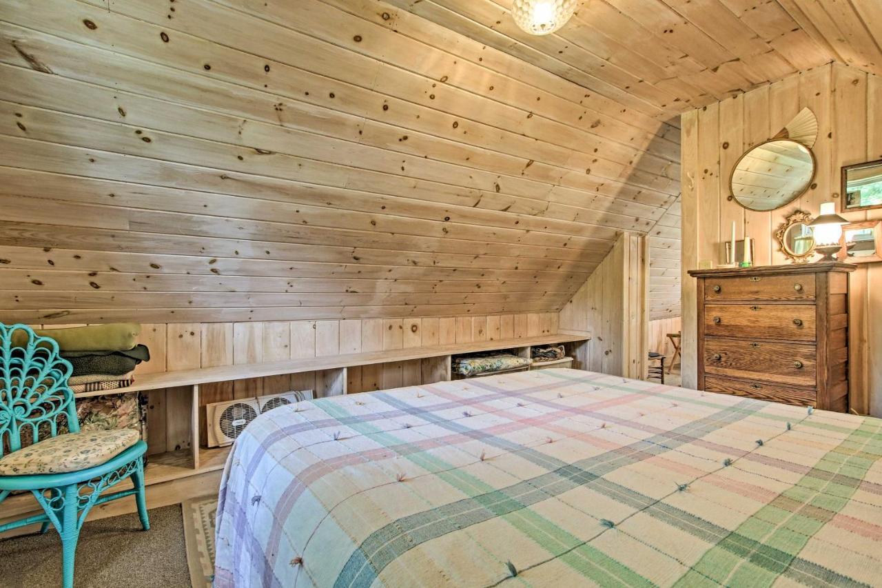 Rustic-Chic Cottage With Yard And Grill - Near Hiking! ノースフィールド エクステリア 写真