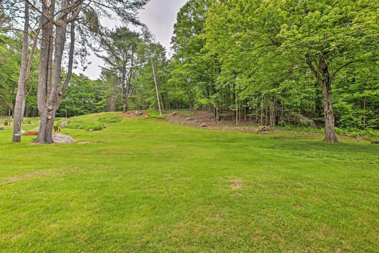 Rustic-Chic Cottage With Yard And Grill - Near Hiking! ノースフィールド エクステリア 写真