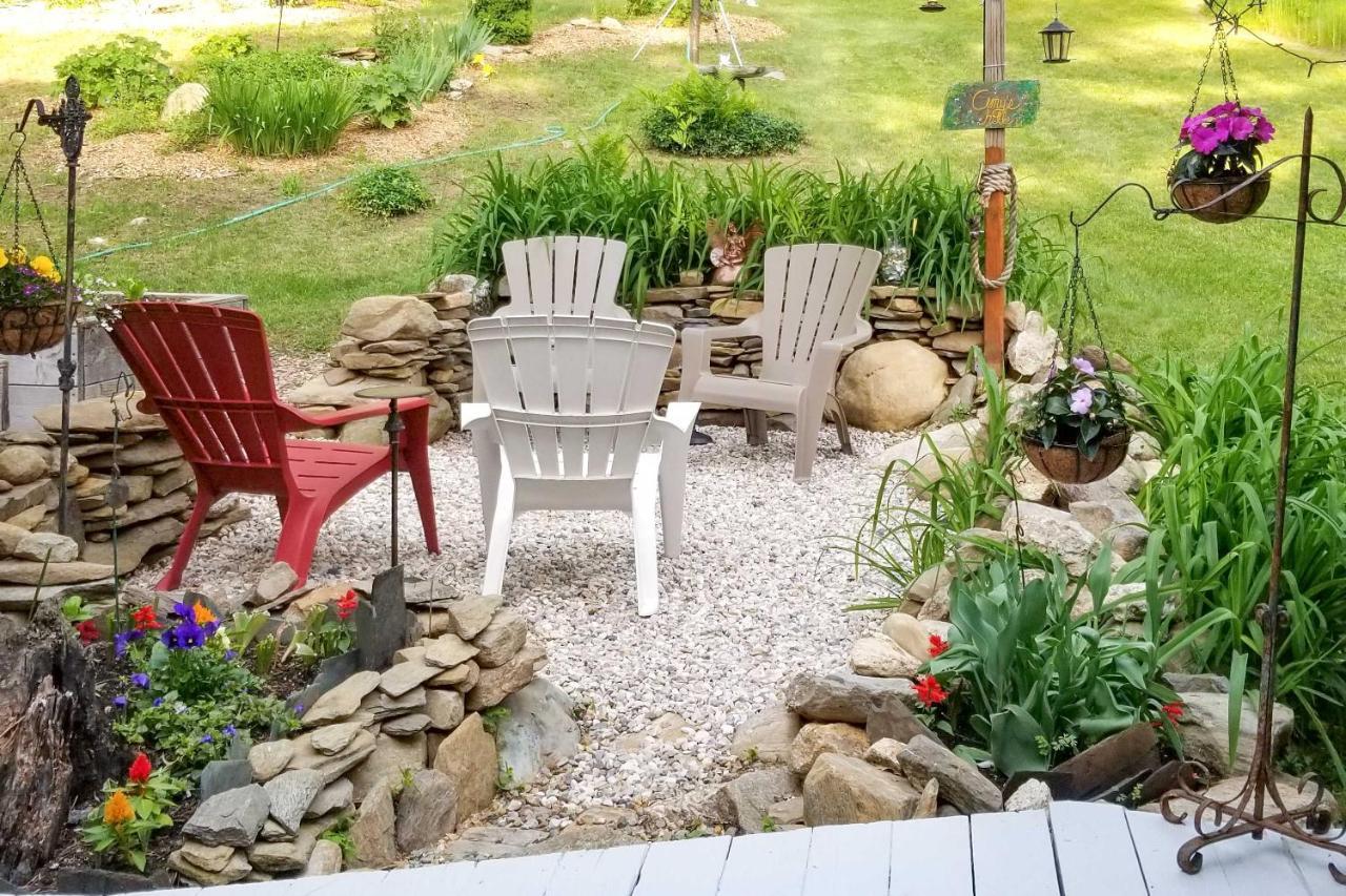 Rustic-Chic Cottage With Yard And Grill - Near Hiking! ノースフィールド エクステリア 写真